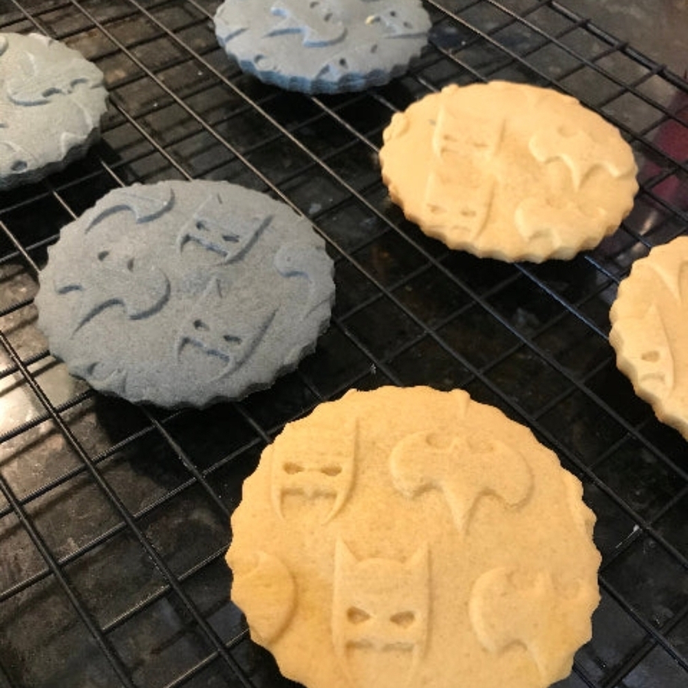 Batman Mask And Symbol Patterned Embossed Baking Rolling Pin - Picture 6 of 10